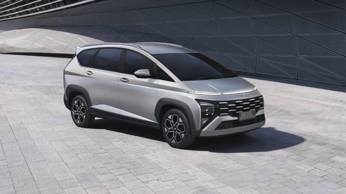 Hyundai Stargazer X 1